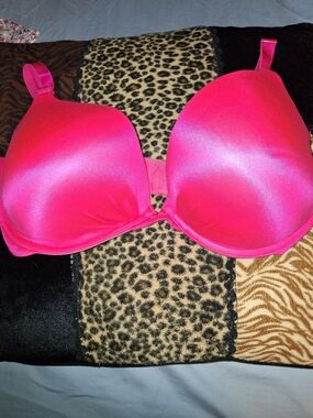 Victoria's Secret Hot Pink 36DD Fabulous Bra